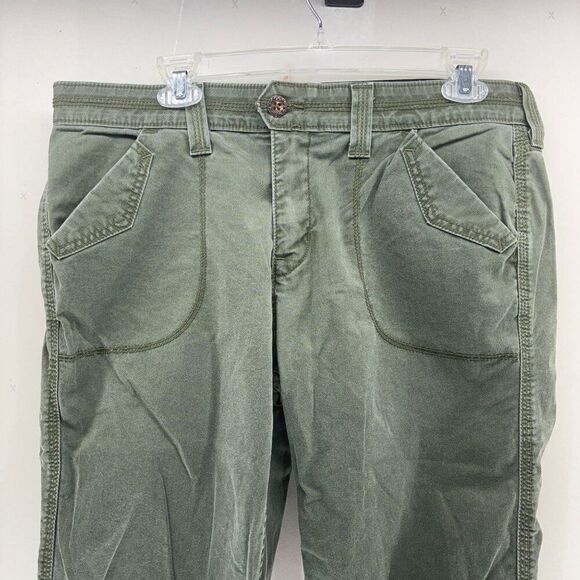 Levis Green Capri Pants Womens Size 14 Cotton & Elastane 36x18 EUC - Picture 2 of 6